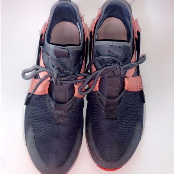 NIKE AIRS:: MAKE OFFERS - Picture 3 of 3